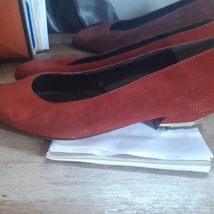 BALLY SUEDE PUMPS